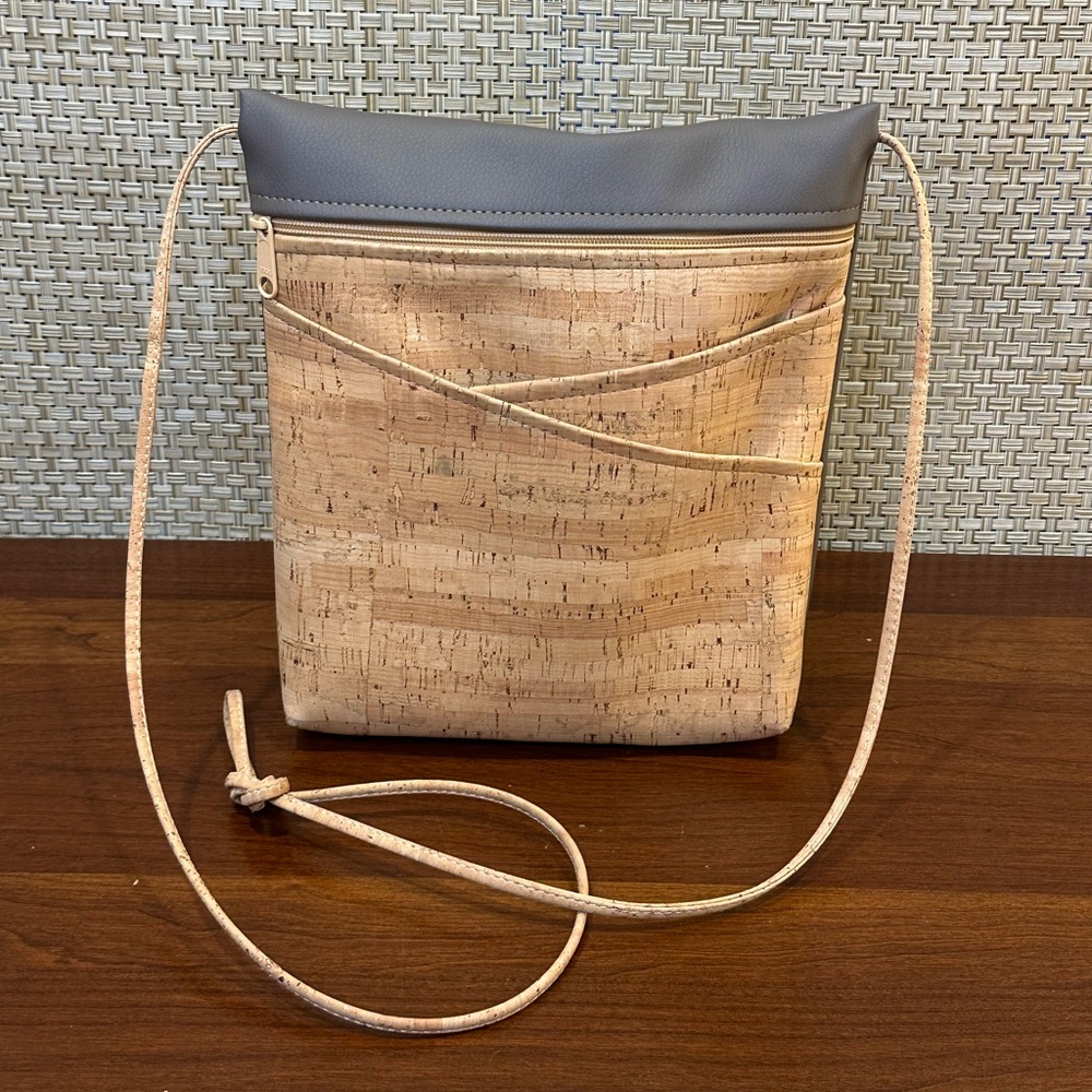 🌟HP🌟Gray Cork Criss Cross Pocket Crossbody Bag Natural Zipper by Natalie Therese